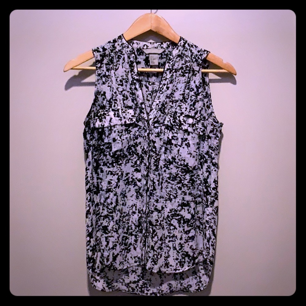 Sleeveless black and white H&M blouse